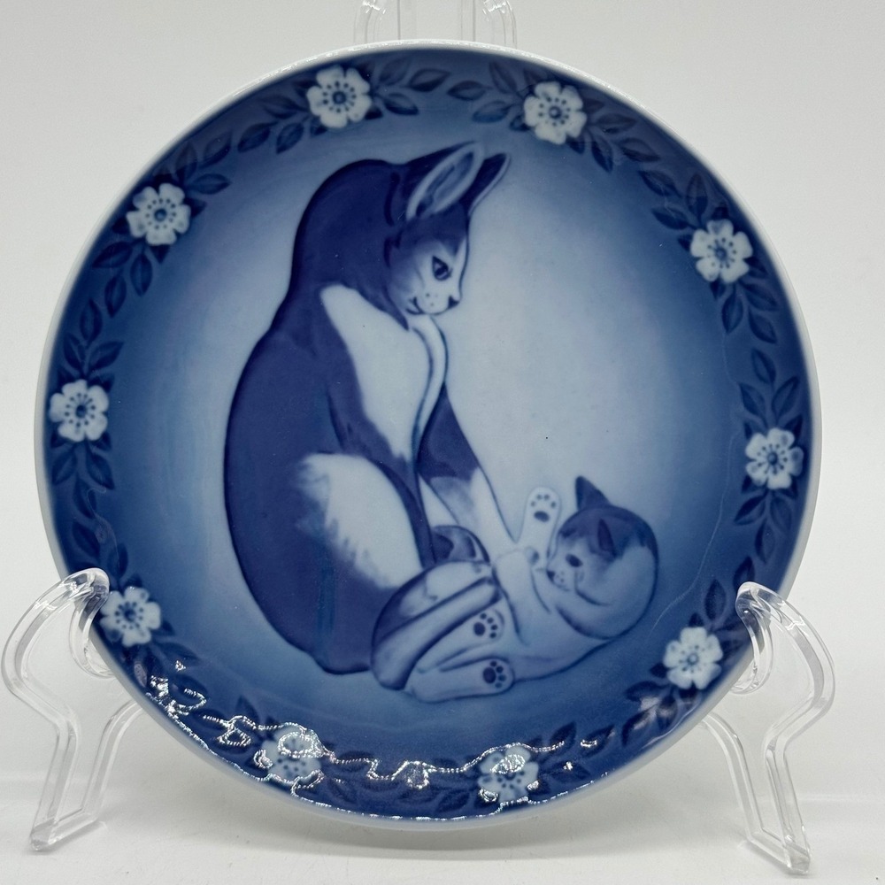 Vintage 1983 Royal Copenhagen Mother Cat Kitten Porcelain Plate Sven Vestergaard
